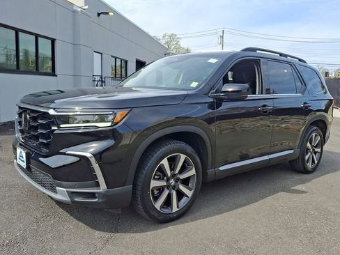 Certified 2023 Honda Pilot Touring image 3