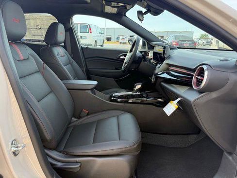 New 2026 Chevrolet Trax RS w/ Sunroof Package FWD image 3