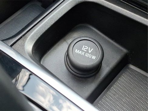 Certified 2024 Volvo XC90 B6 Plus image 22