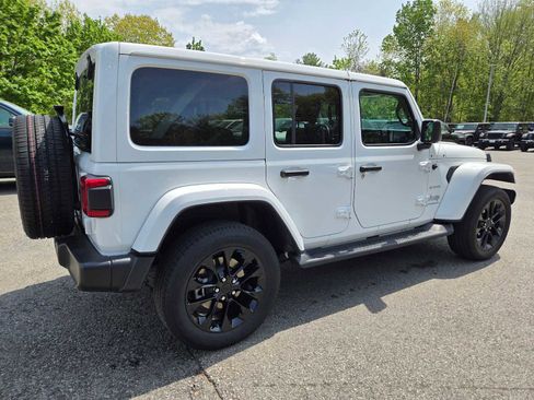 Used 2023 Jeep Wrangler Unlimited Sahara w/ Cold Weather Group AWD/4WD image 3
