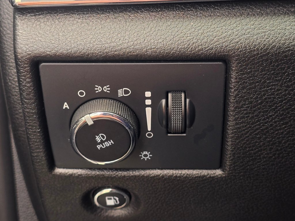 Used 2018 Jeep Grand Cherokee Trailhawk AWD/4WD image 25