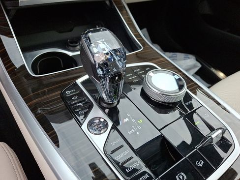 Used 2021 BMW X7 M50i w/ Dynamic Handling Package image 22