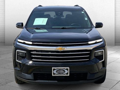 Used 2024 Chevrolet Traverse LT image 2