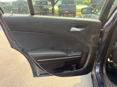Used 2015 Dodge Charger SE w/ Sport Appearance Group RWD image 15