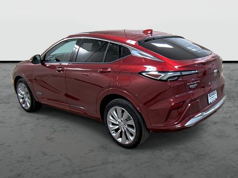 Used 2024 Buick Envista Avenir FWD image 2