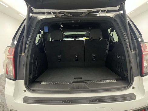 Used 2022 Chevrolet Suburban RST w/ Sport Performance Package image 9