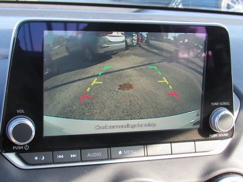 Used 2024 Nissan Sentra SV image 16