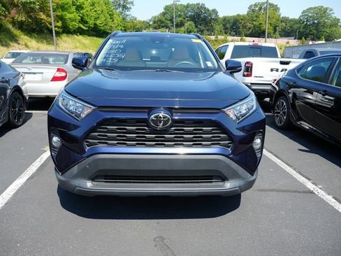 Used 2020 Toyota RAV4 XLE Premium FWD image 4