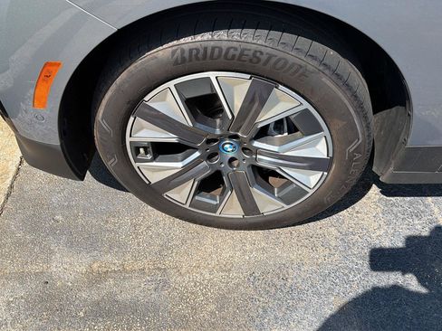 Used 2024 BMW iX xDrive50 w/ Premium Package AWD/4WD image 7