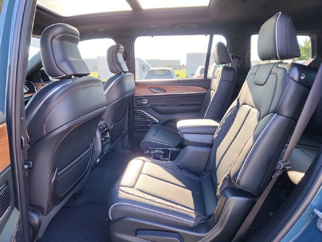 Used 2026 Jeep Grand Cherokee L Summit AWD/4WD image 26