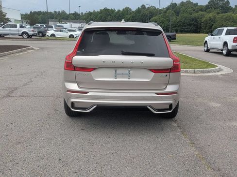 Used 2025 Volvo XC60 B5 Core AWD/4WD image 4
