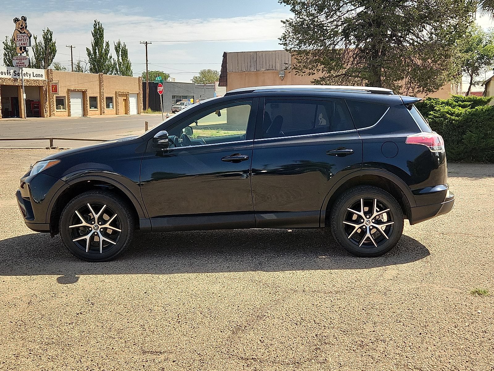 Used 2017 Toyota RAV4 SE w/ Power Extra Value Package FWD image 2