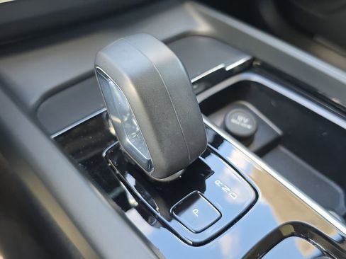 Certified 2023 Volvo XC60 B5 Core image 32