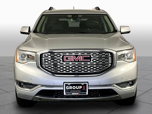 Used 2019 GMC Acadia Denali w/ Technology Package FWD image 4