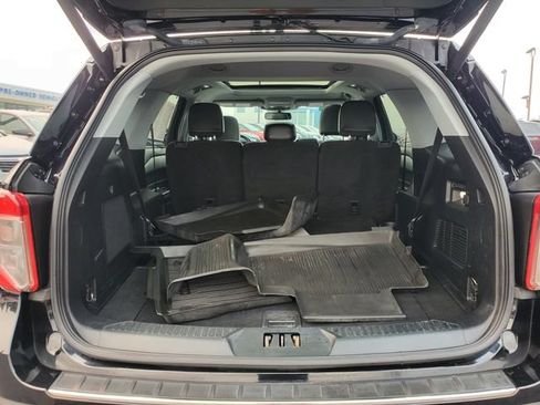 Used 2022 Ford Explorer Limited w/ Equipment Group 301A AWD/4WD image 12