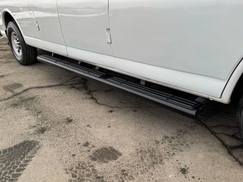 Used 2019 Chevrolet Express 3500 LS image 10