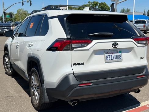 Used 2021 Toyota RAV4 XLE Premium FWD image 6