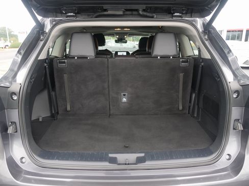 Used 2024 Toyota Highlander XLE image 13