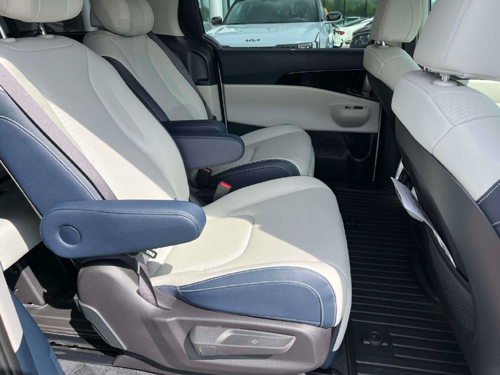 Certified 2026 Kia Carnival SX Prestige FWD image 10