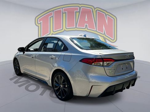 Used 2025 Toyota Corolla SE FWD image 3