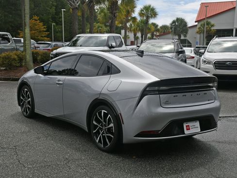 Used 2025 Toyota Prius Plug-In Hybrid FWD image 3