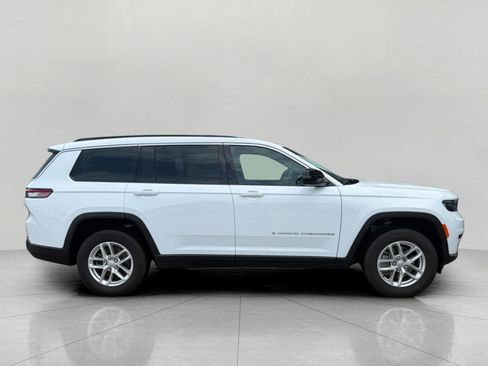 Used 2025 Jeep Grand Cherokee Laredo w/ Luxury Tech Group I AWD/4WD image 14
