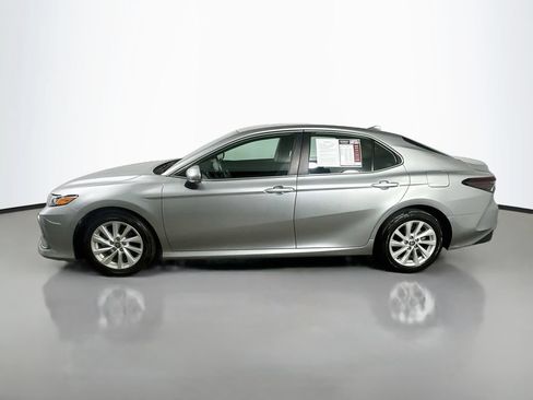 Used 2022 Toyota Camry LE w/ Convenience Package FWD image 5