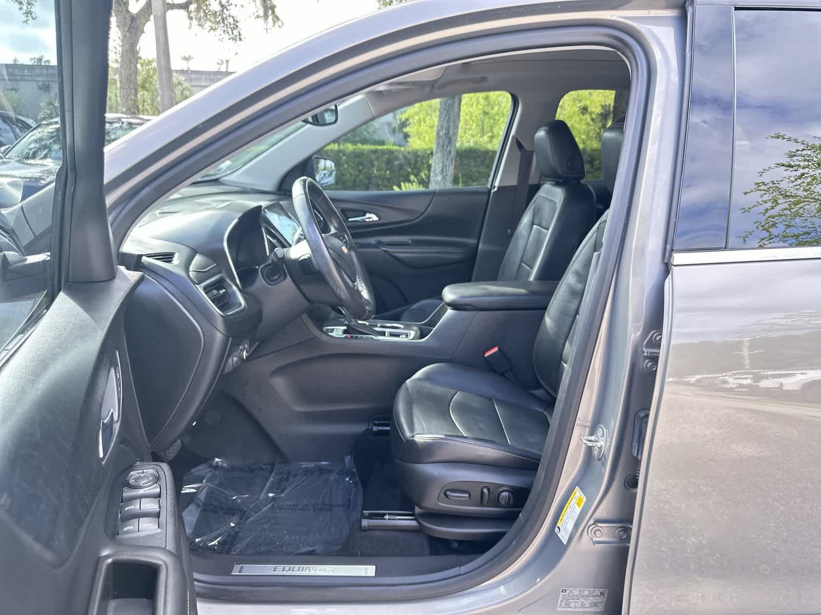 Used 2018 Chevrolet Equinox Premier FWD image 2