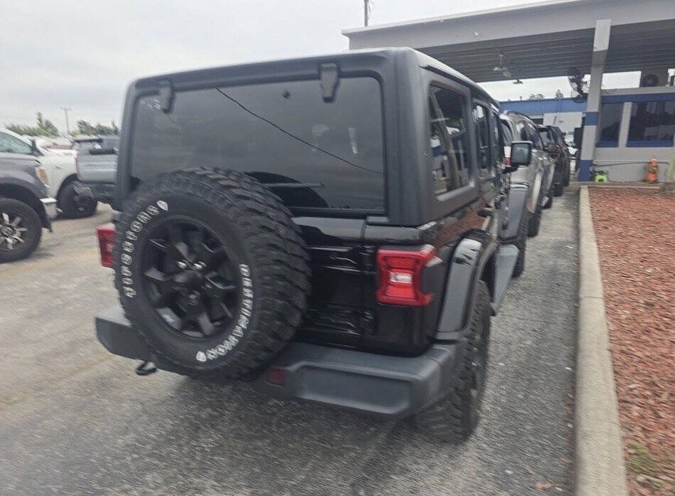 Used 2018 Jeep Wrangler Unlimited Sahara AWD/4WD image 3