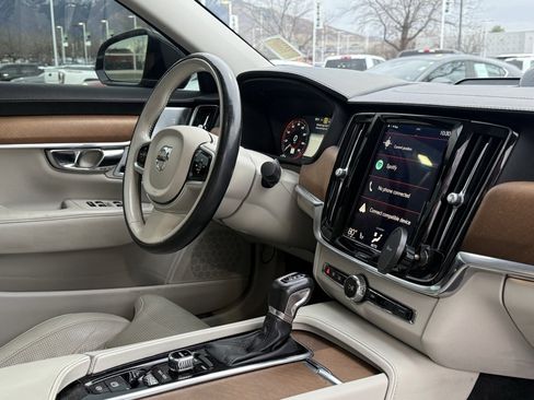 Used 2017 Volvo S90 T6 Inscription w/ Vision Package image 28