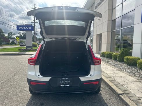 Used 2025 Volvo XC40 B5 Plus AWD/4WD image 4
