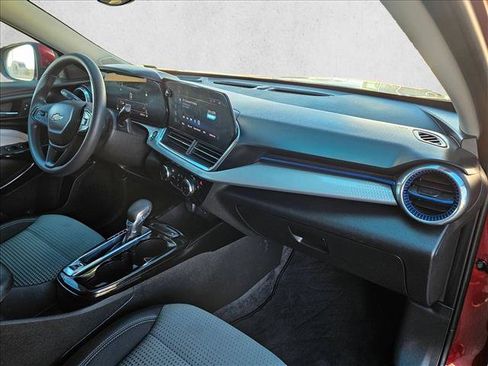 Used 2025 Chevrolet Trax LT image 21