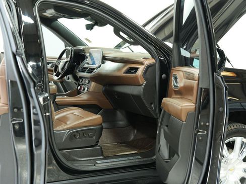 Used 2023 Chevrolet Tahoe High Country AWD/4WD image 11