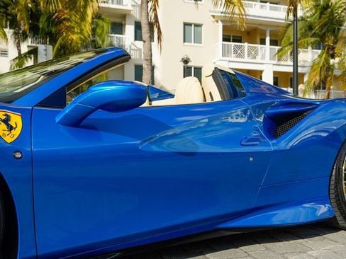 Used 2021 Ferrari F8 Tributo RWD image 11
