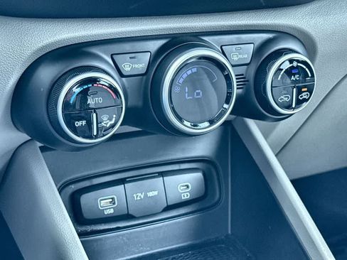 Used 2025 Hyundai Venue SEL FWD image 20