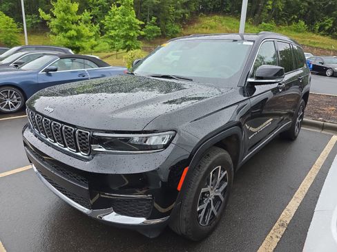 Used 2025 Jeep Grand Cherokee L Limited w/ Trailer Tow Package AWD/4WD image 4