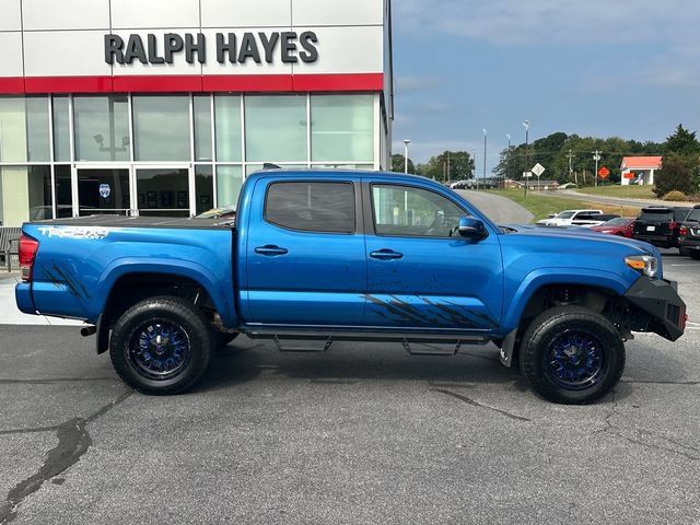 Used 2017 Toyota Tacoma TRD Sport w/ Tow Package (A/T) AWD/4WD image 2