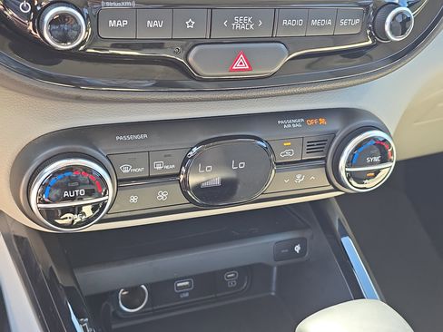 Certified 2023 Kia Soul EX image 25