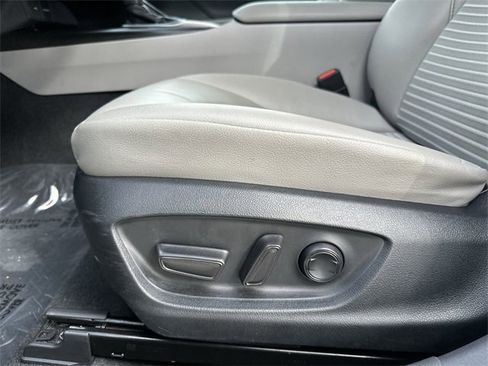 Used 2024 Toyota Camry SE image 14