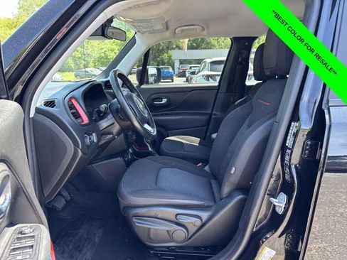 Used 2019 Jeep Renegade Trailhawk w/ Cold Weather Group II AWD/4WD image 3