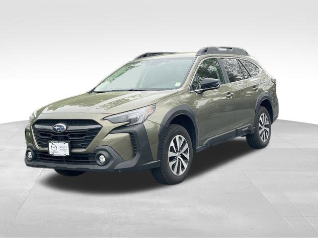 Used 2025 Subaru Outback Premium AWD/4WD image 2