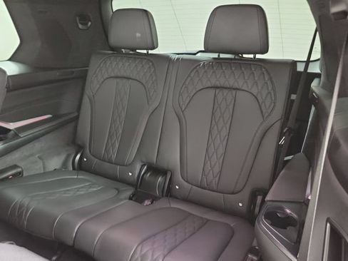 Used 2024 BMW X7 M60i AWD/4WD image 14