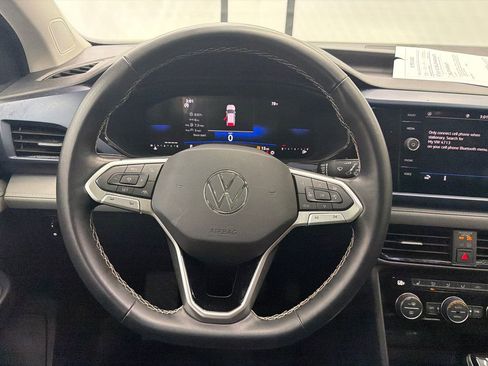 Used 2024 Volkswagen Taos SE image 25
