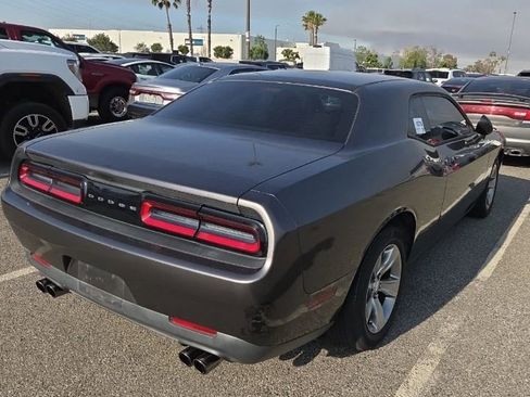 Used 2017 Dodge Challenger SXT RWD image 6