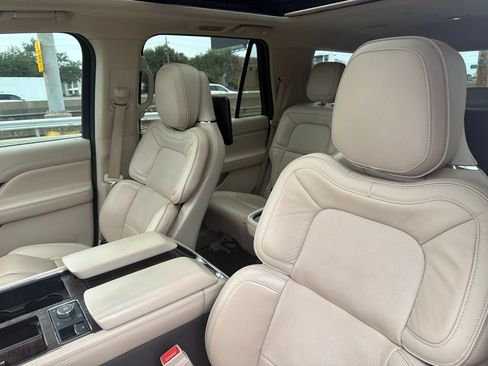 Used 2019 Lincoln Navigator Reserve AWD/4WD image 32