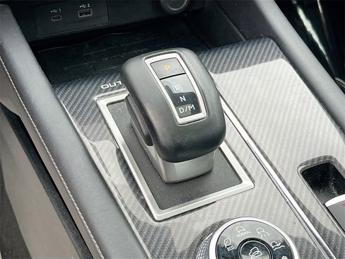 Used 2023 Mitsubishi Outlander SE image 15