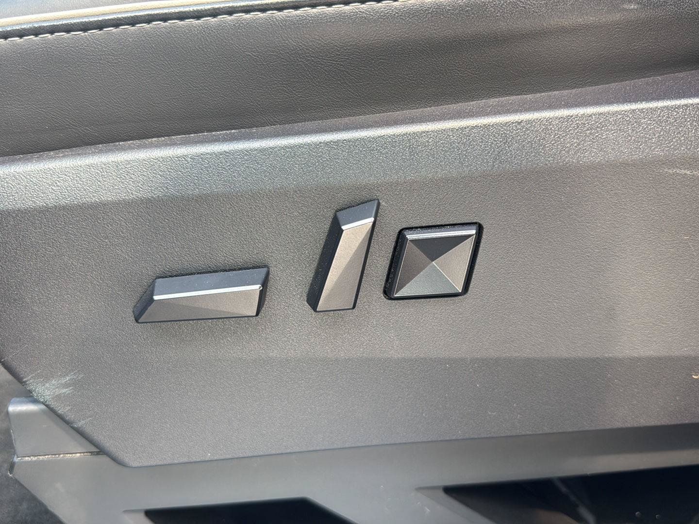 Used 2024 Tesla Cybertruck AWD Crew Cab image 14