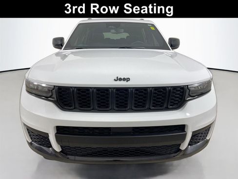 Used 2023 Jeep Grand Cherokee L Laredo image 2