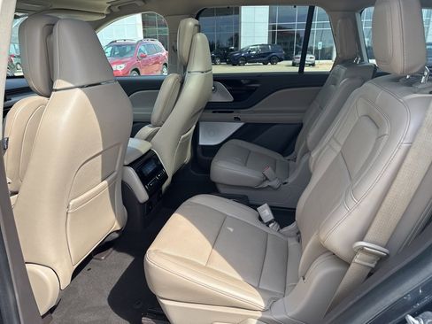 Used 2022 Lincoln Aviator Grand Touring w/ Equipment Group 301A image 9