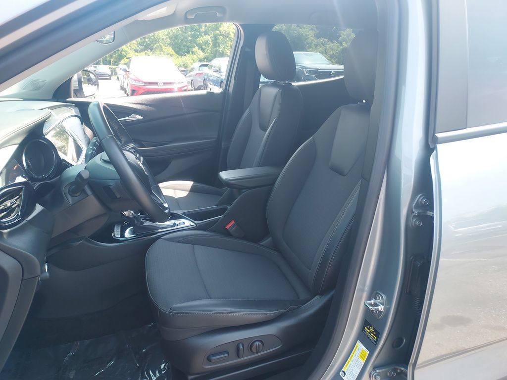 Used 2023 Buick Encore GX Select w/ Safety Package II AWD/4WD image 25